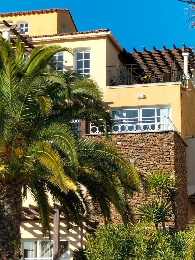 Superbe Appartement Avec Vue Mer Et Piscine Saint-Raphaël Esterno foto