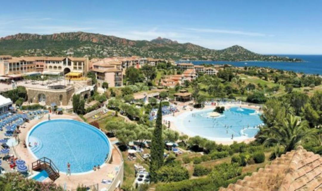 Superbe Appartement Avec Vue Mer Et Piscine Saint-Raphaël Esterno foto